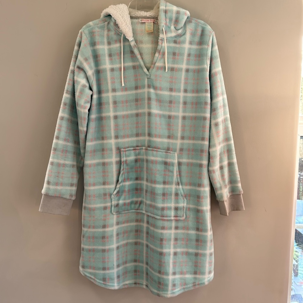 Gently Worn Pillow Talk Fleece and Sherpa Hooded Pull-Over Nightgown Dress- L